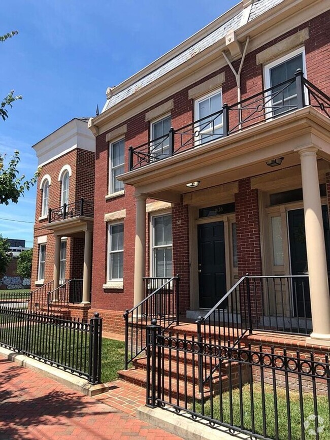 Building Photo - Spacious 3-Bed 3-Bath on Cary St. Rental