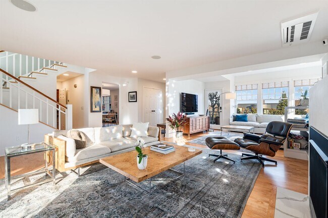 5 br, 3.5 bath House - 903 Lakeside Avenue... - 5 br, 3.5 bath House - 903 Lakeside Avenue...