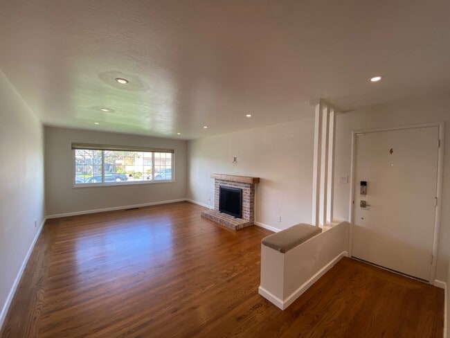 Photo - 1874 Bandoni Ave