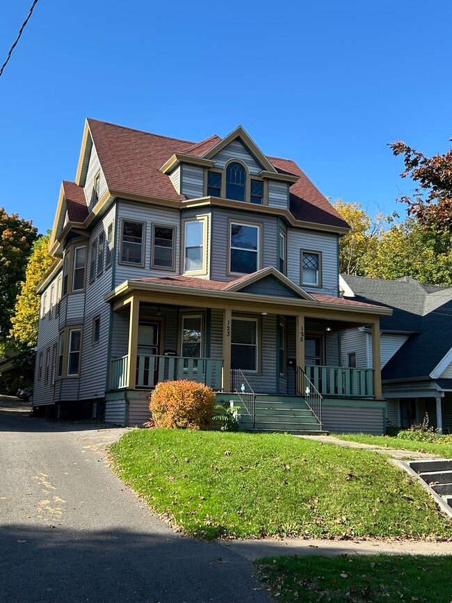 Building Photo - 123 N Lowell Ave Unit 123 North Lowell Ave