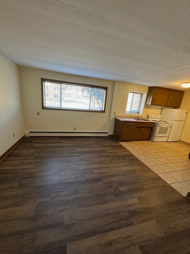 Photo - 464 Maryland Ave W Unit 2