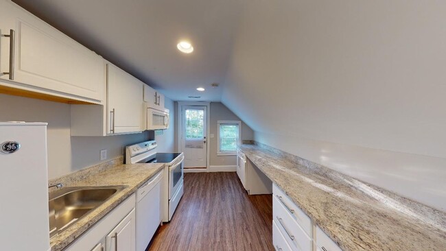 Photo - 2300 N High St