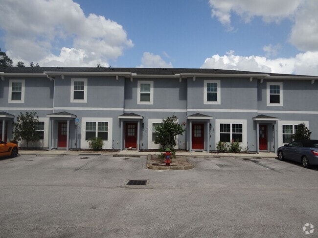 Building Photo - 2 bedroom townhouse - Move in ready