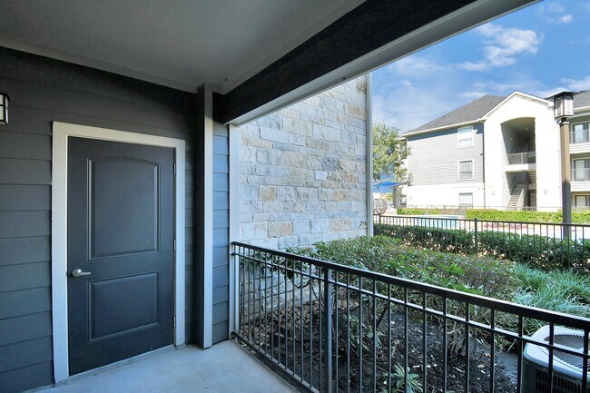 Building Photo - 6777 Sommerall Dr Unit 1516