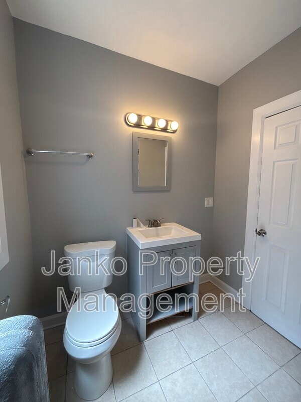 Photo - 8000 S Champlain Ave Unit 2