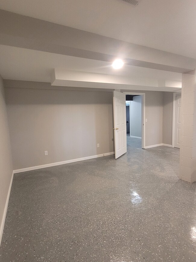 Building Photo - 111 E 19th St S Rental