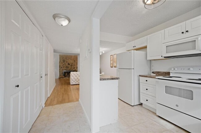 Photo - 1677 Wynndowne Trail