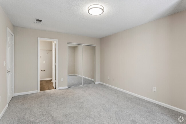2BR, 2BA - 880SF - Primary Bedroom