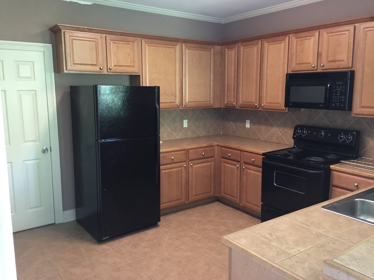 3 bedroom/2 bath Condo for Lease on Burban... - 3 bedroom/2 bath Condo for Lease on Burban...