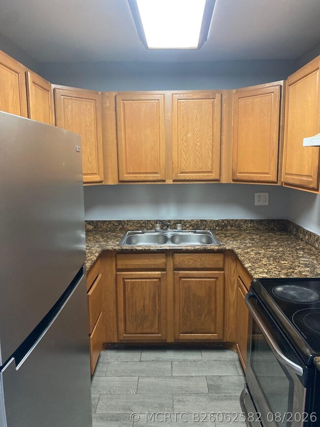 Building Photo - 201 NW 32nd Ct Unit 210