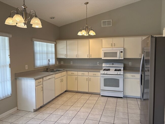 Photo - Orlando - Beautiful 3 Bedroom 2 Bathroom Home with Waterview!