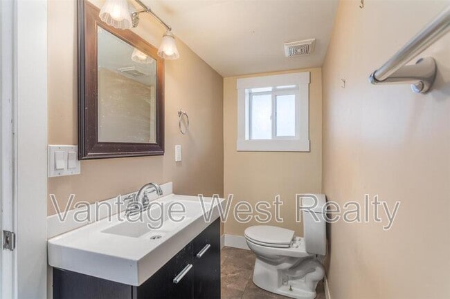 Photo - 815-2 Martin Ave
