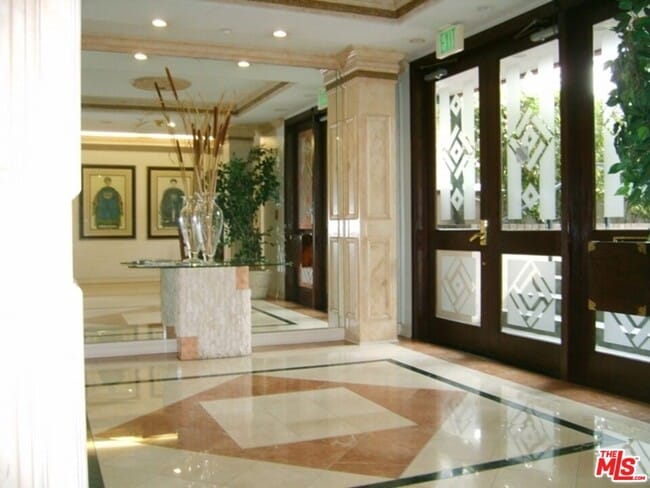 Photo - 121 N Almont Dr Unit 302