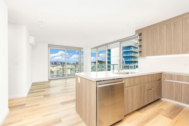 Building Photo - 2BD/2BA/2PKG. New Build, Contemporary Design, Views, Two Parking Stalls. Unit 3100R