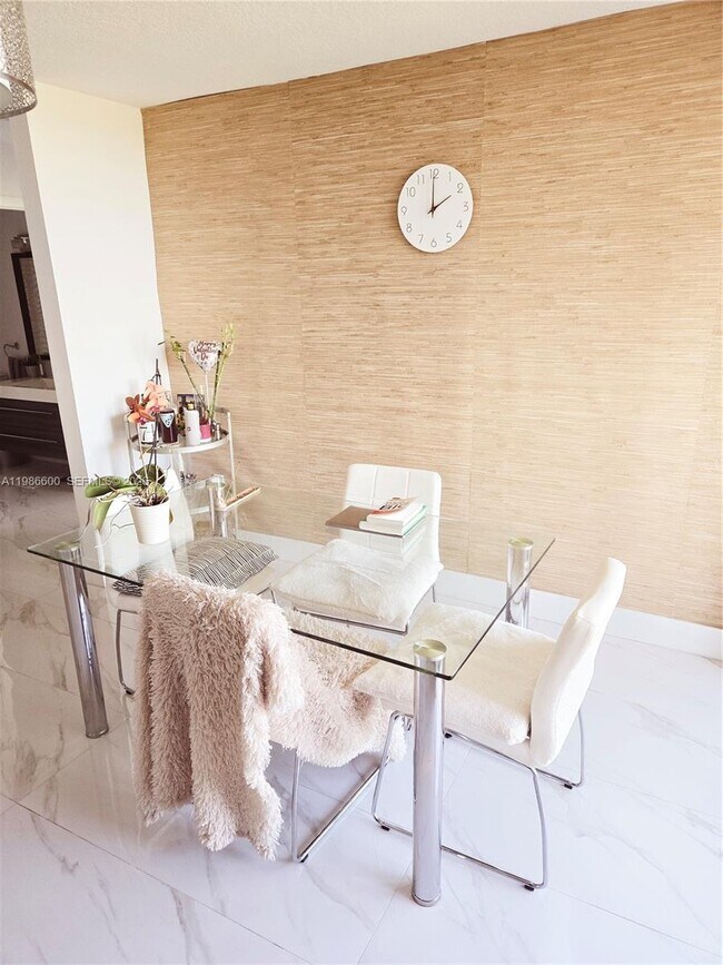 Photo - 1650 Coral Wy Unidad 702