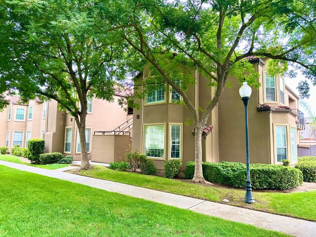 2-Bed 2-Bath Condo Near Woodward Park - 2-Bed 2-Bath Condo Near Woodward Park