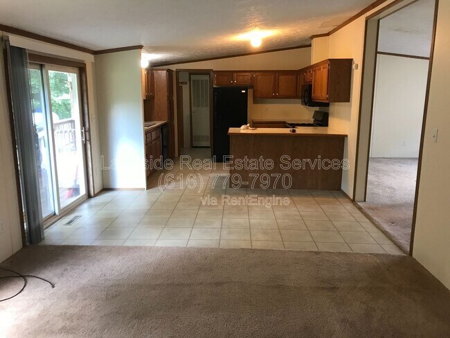 Photo - 10500 21 Mile Rd NE
