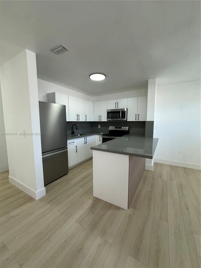 Photo - 1960 SW 68th Way