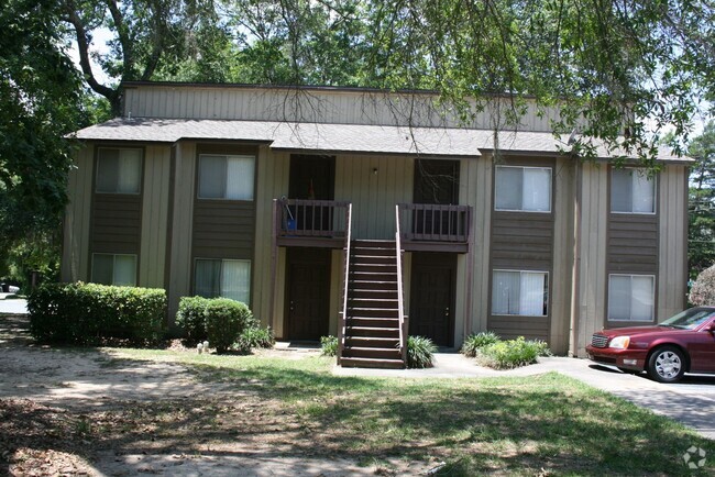 Building Photo - Charming 2/1 unit facing Golf Course Rental