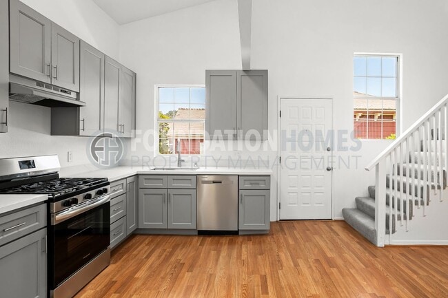 Photo - Bright & Modern 3BD in Gerstle Park - FOUNDATION