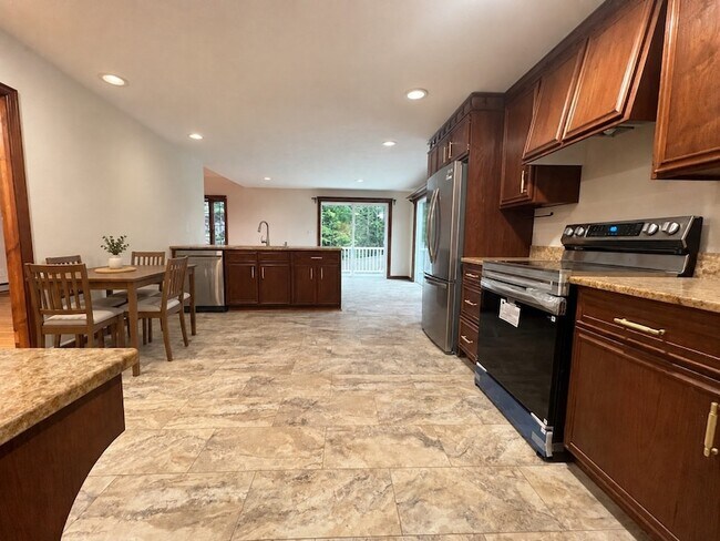 8 Birch Ln