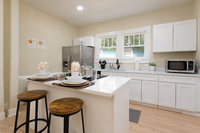 Photo - 105 W 36th St