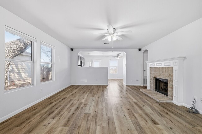 Photo - ***MOVE IN SPECIAL ONE WEEK FREE***Sophisticated Living Near Bamberger Nature Trails