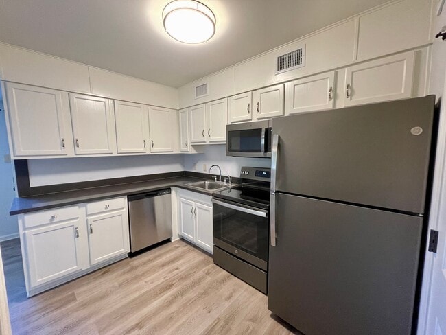 2200 S Louisiana St Unit 101