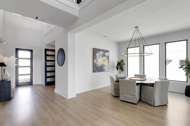 Photo - 325 Cumberland Cv