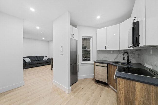 Photo - 514 E 188th St