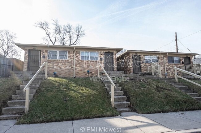 Building Photo - 823 Iowa St