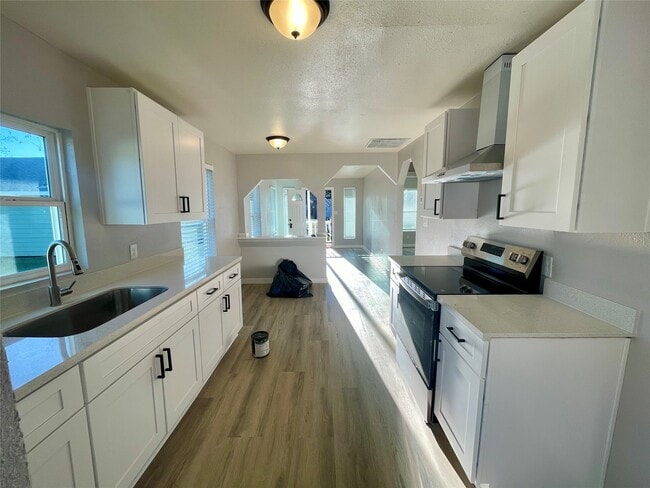 Building Photo - 504 N 8th St