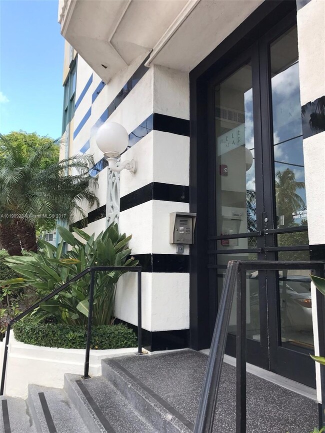 Photo - 2421 Lake Pancoast Dr Unidad 8A