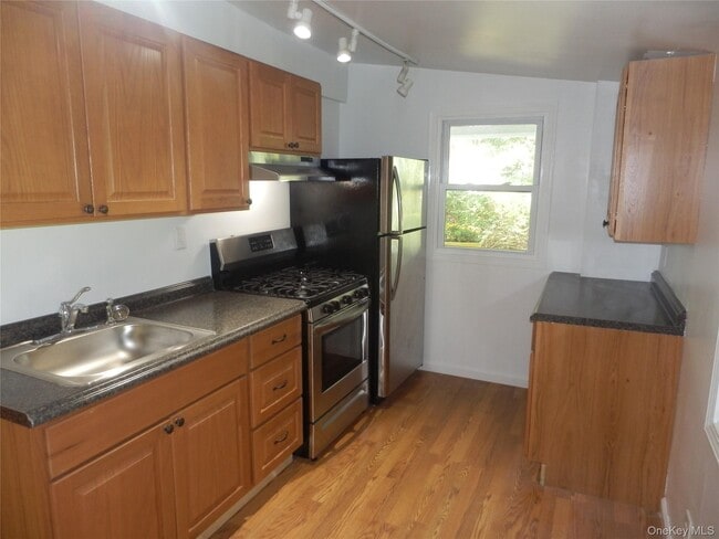 Photo - 28 Strawtown Rd