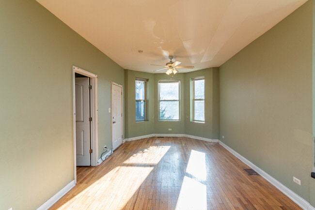 Photo - 2812 E 76th St Unidad 3