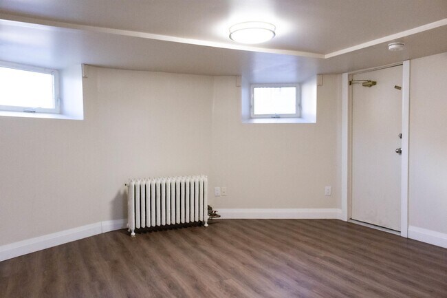 Photo - 114 Hess St S Unit B