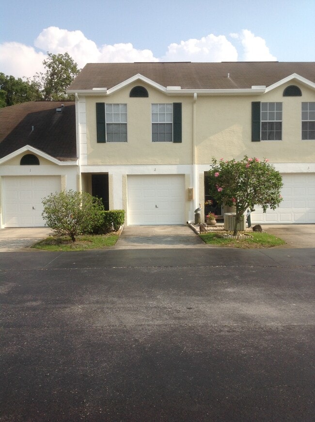 Building Photo - 682 Green Valley Rd