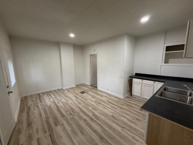 Photo - 2900 S 13th St