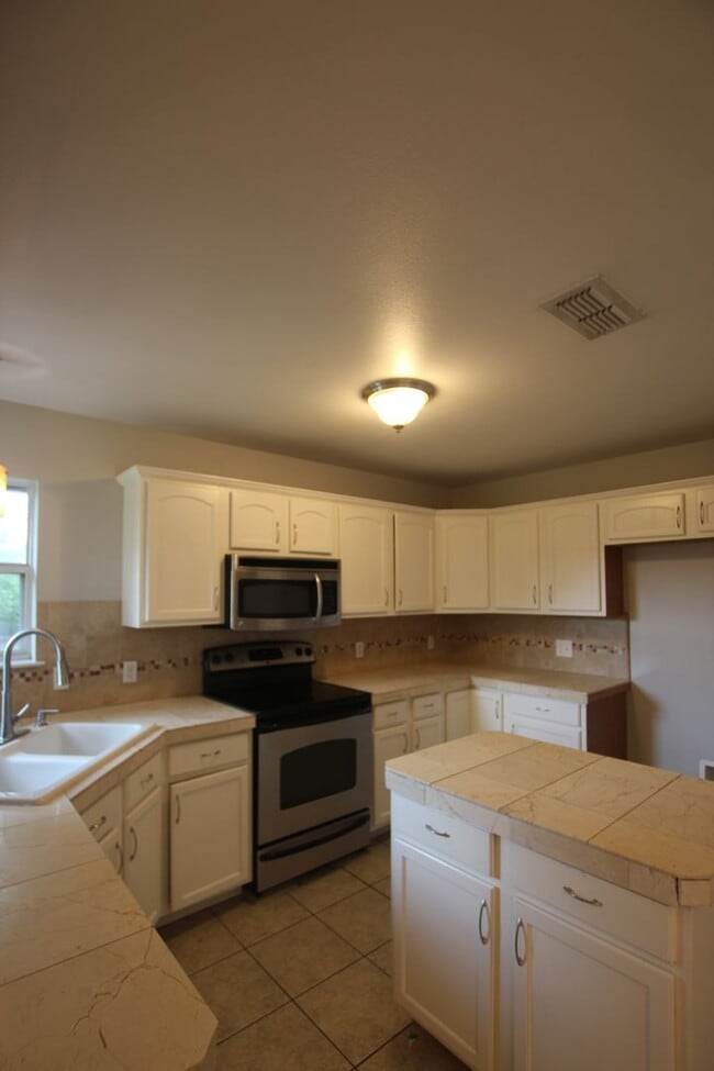 Photo - Stunning 4 Bedroom in Tyler! Available in ...