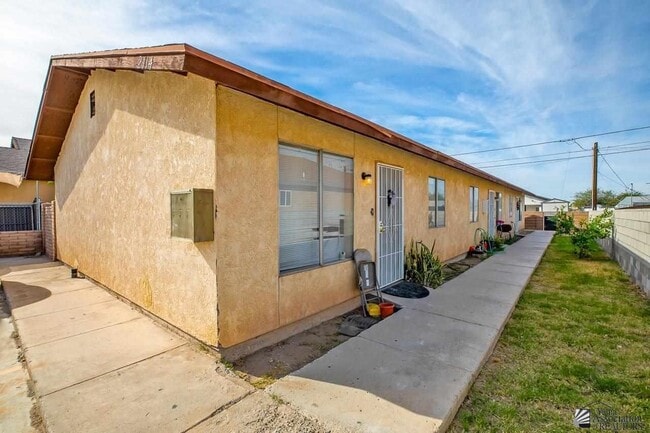 Building Photo - 2114 S Walnut Ave Unit 3