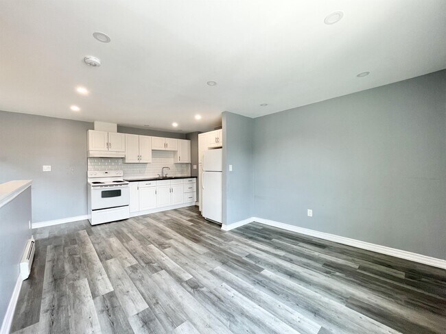 Photo - 728 E Main St Unité C