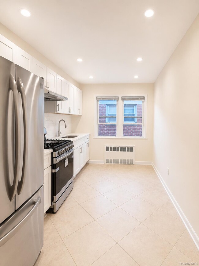 Photo - 61-34 76th St