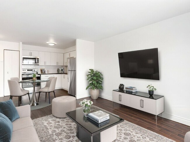 Photo - 760-800 Laurier Boulevard