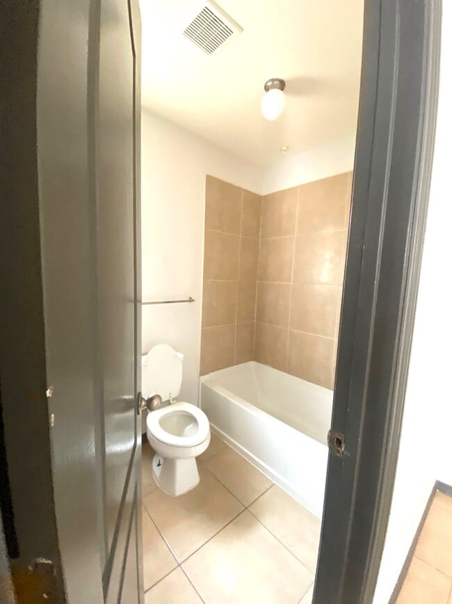 Photo - 1209 W Kiwi Ave