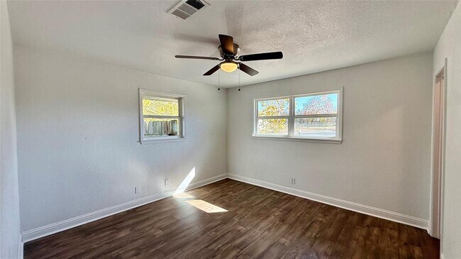 Photo - 104 Fairlane Dr