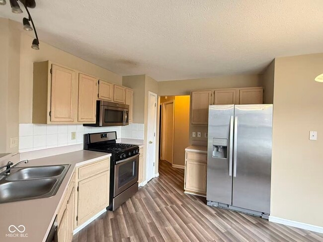 Photo - 7006 Long Run Dr