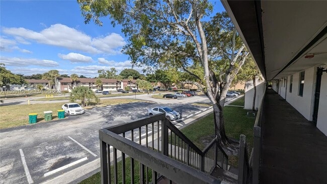 Photo - 6001 Shaker Wood Cir Unidad 205