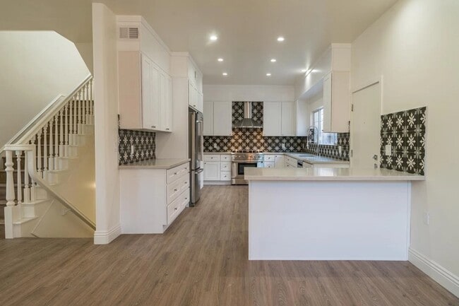 Building Photo - 948 5th St Unit 1