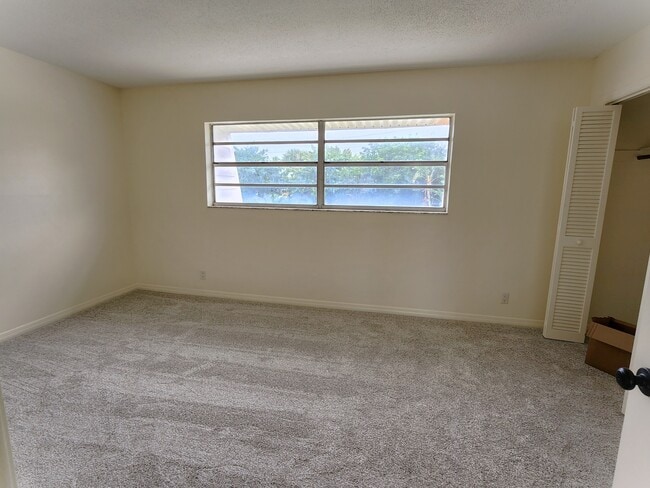 Photo - 115 Coral Way E
