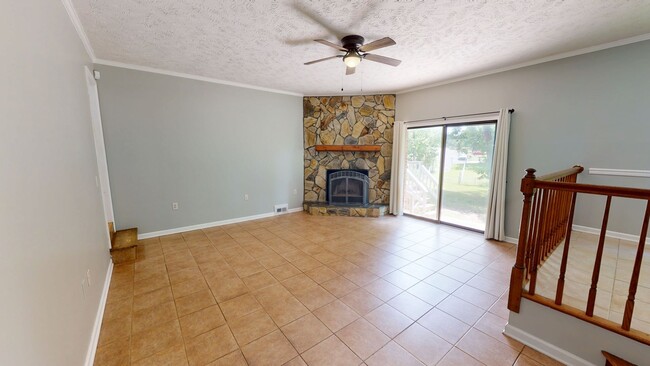 Photo - Charming 3 bedroom / 2 bathroom home with large fenced backyard near shopping & Fort Bragg!